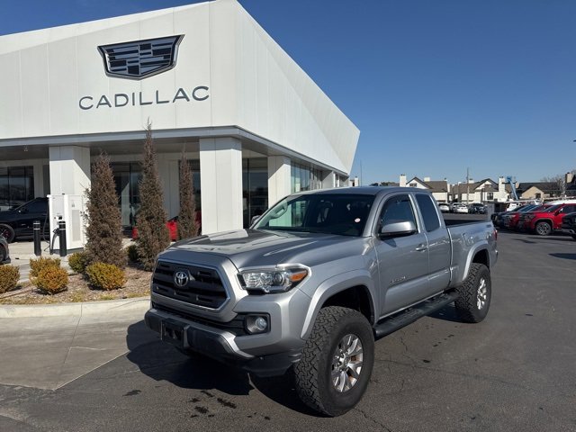 Used 2017 Toyota Tacoma SR5 w/ SR5 Appearance Package (SM) image 1