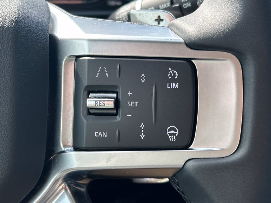 Used 2025 Land Rover Discovery Dynamic SE AWD/4WD image 44