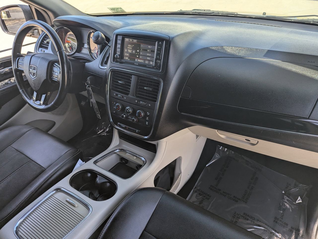 Used 2019 Dodge Grand Caravan SXT image 10