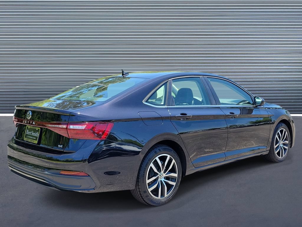 Used 2025 Volkswagen Jetta SE w/ Sunroof Package FWD image 3