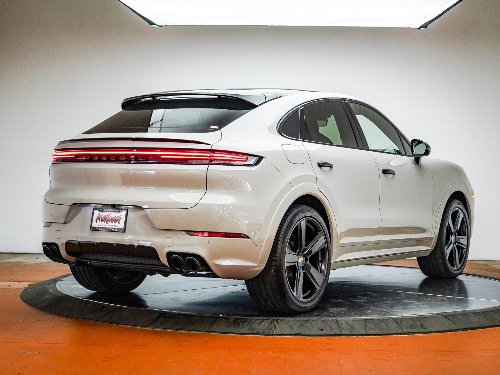 Used 2025 Porsche Cayenne S image 6