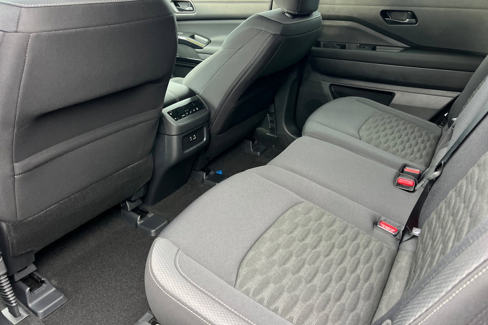 New 2025 Nissan Pathfinder SV image 14