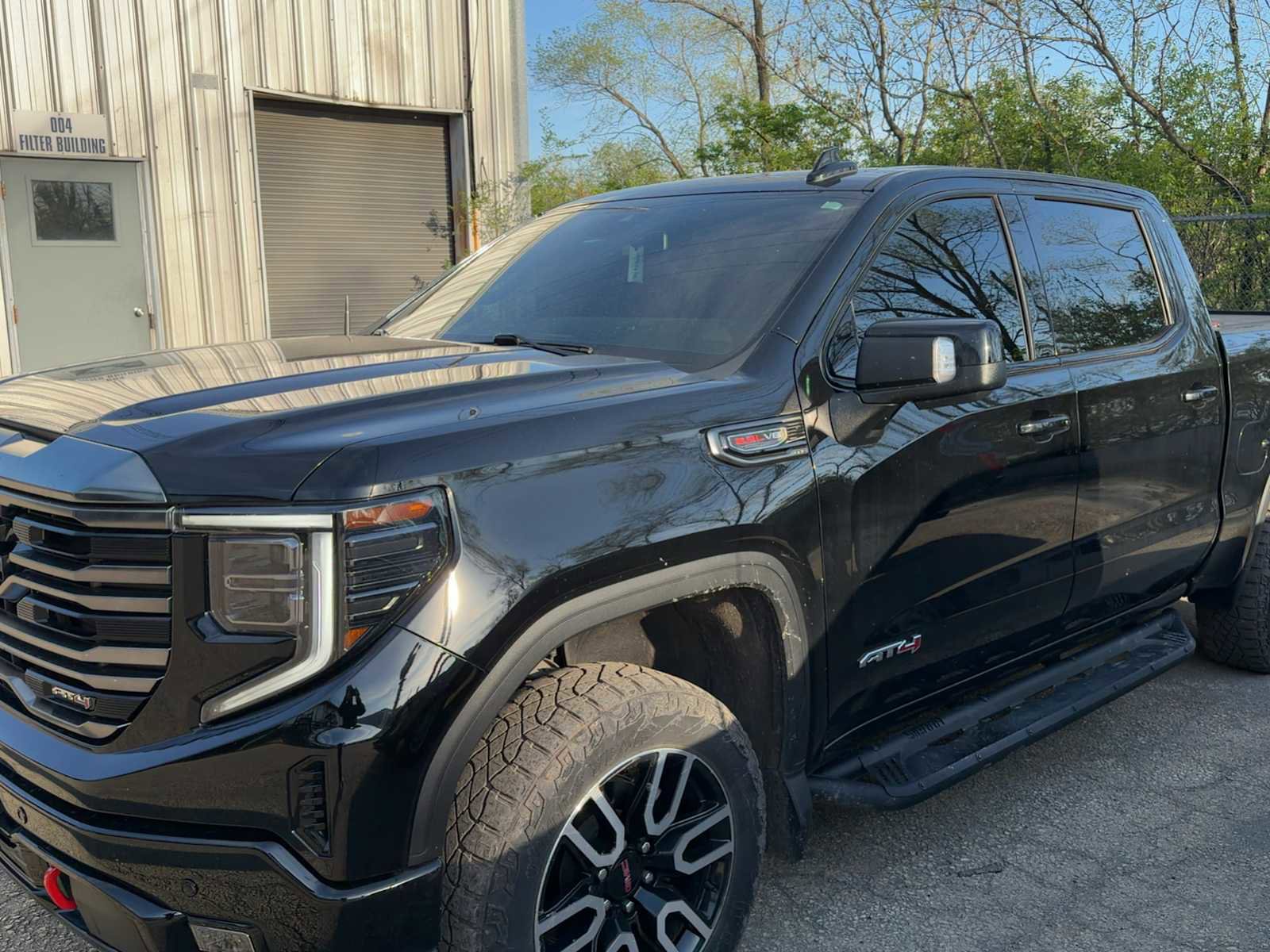 Used 2023 GMC Sierra 1500 AT4 w/ AT4 Preferred Package AWD/4WD image 2