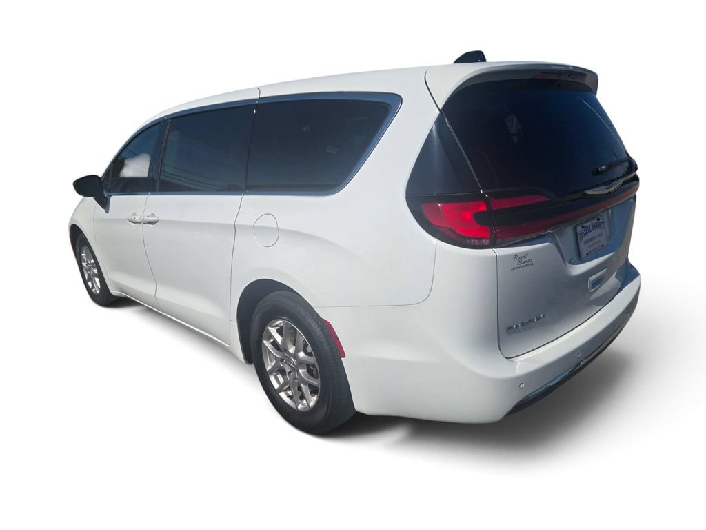 Used 2025 Chrysler Pacifica Select FWD image 3