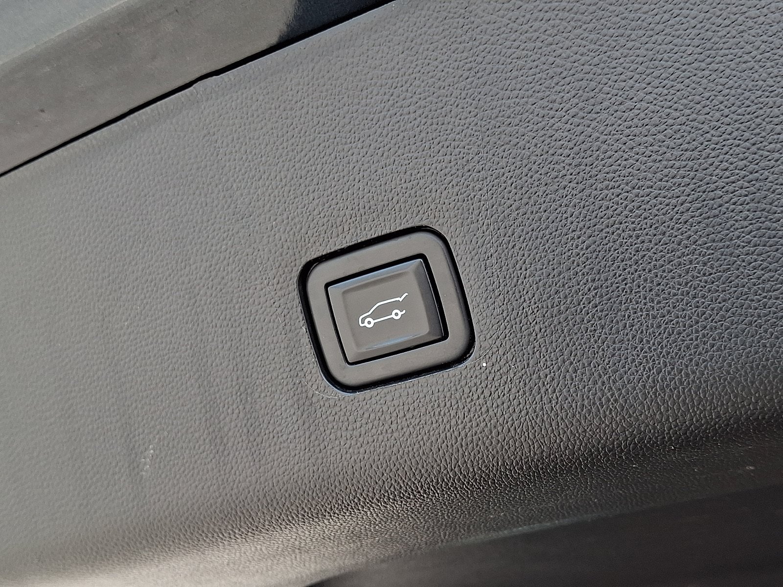 Used 2020 Chevrolet Traverse LT w/ LT Premium Package FWD image 32