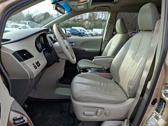 Used 2014 Toyota Sienna XLE image 17