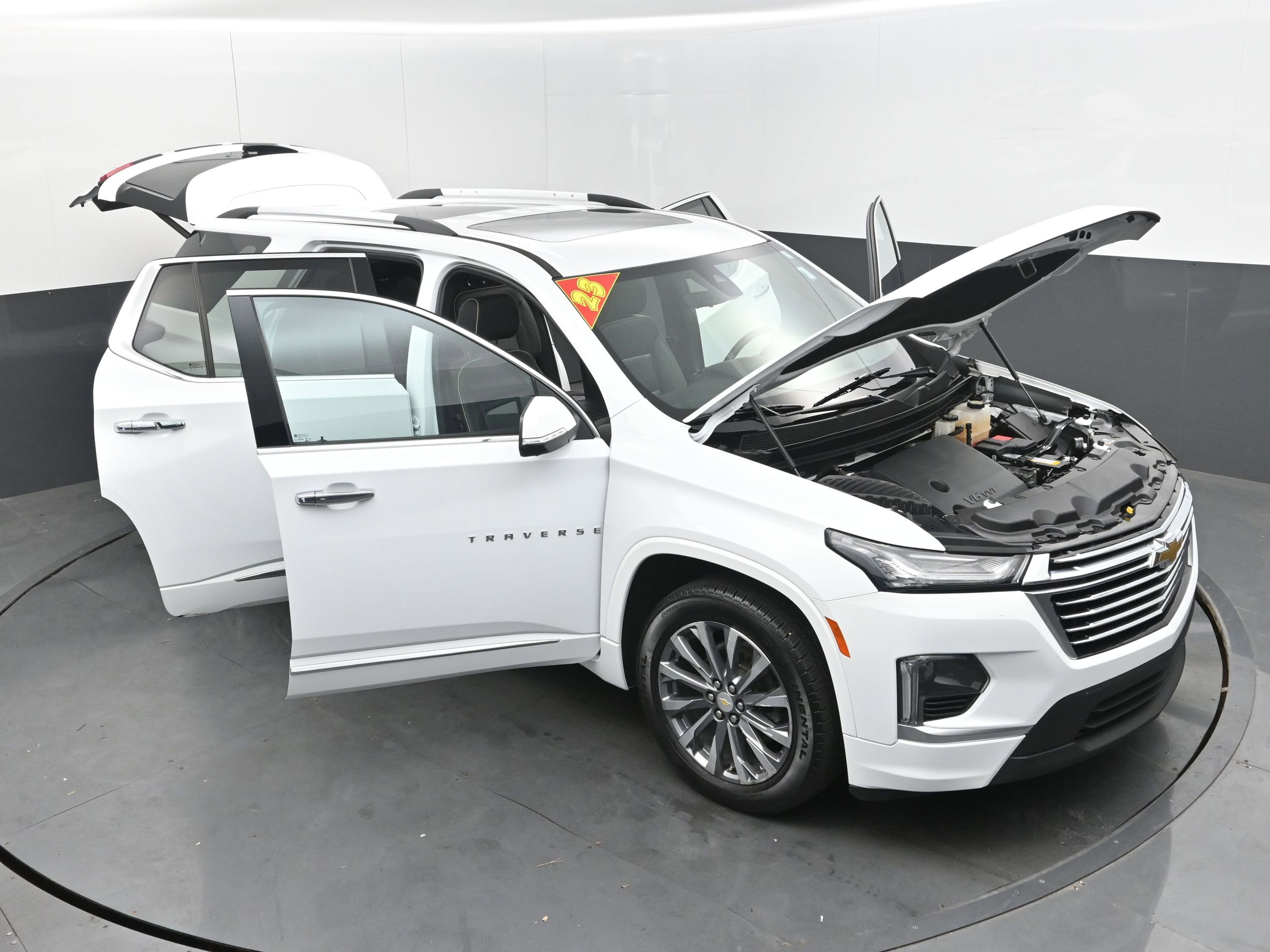 Used 2023 Chevrolet Traverse Premier image 39