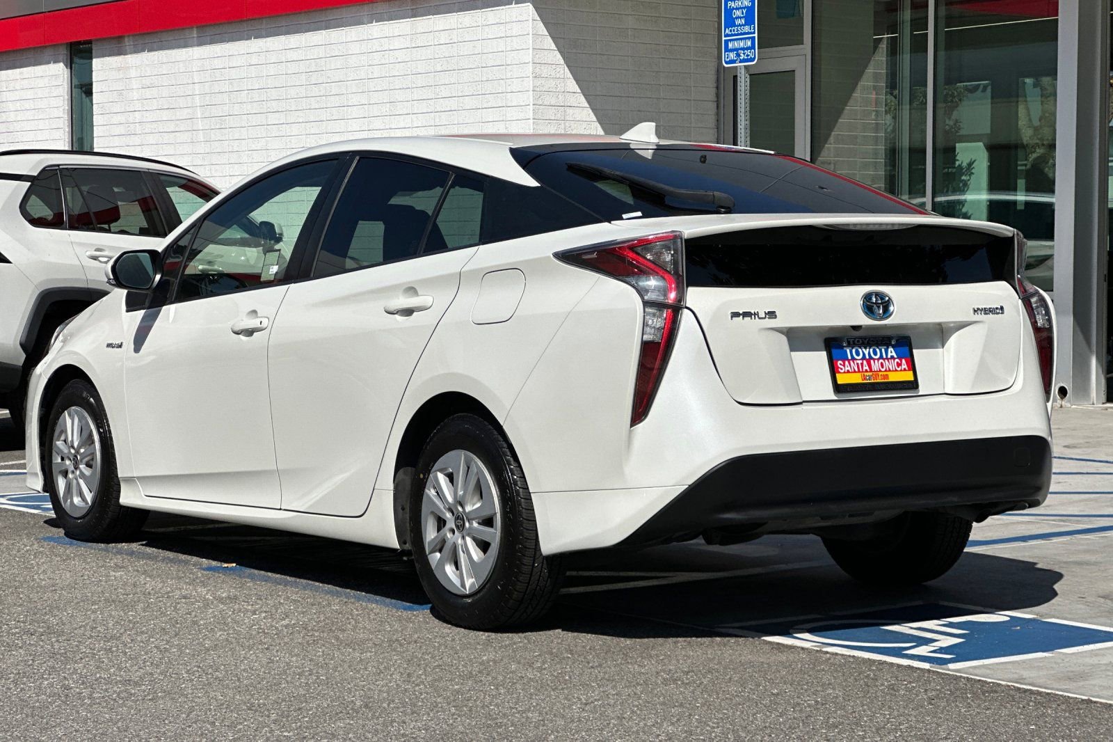 Used 2017 Toyota Prius Two w/ Carpet Mat Package FWD image 6