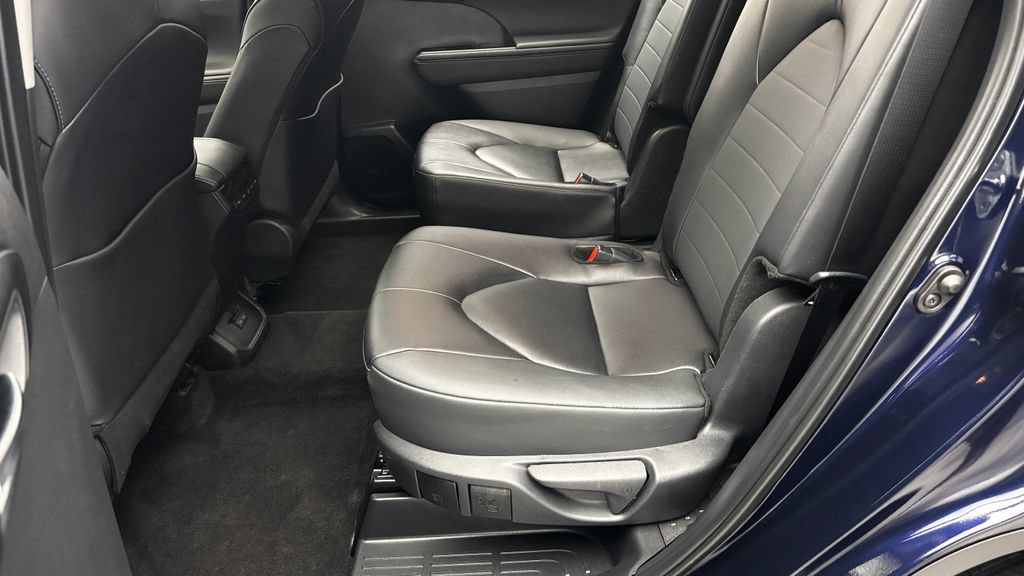 Used 2025 Toyota Highlander XLE AWD/4WD image 35