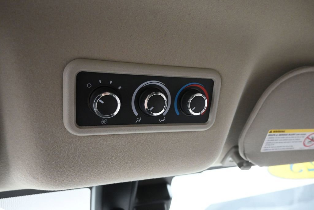 Used 2025 Chevrolet Express 3500 LT w/ LT Preferred Equipment Group RWD image 17