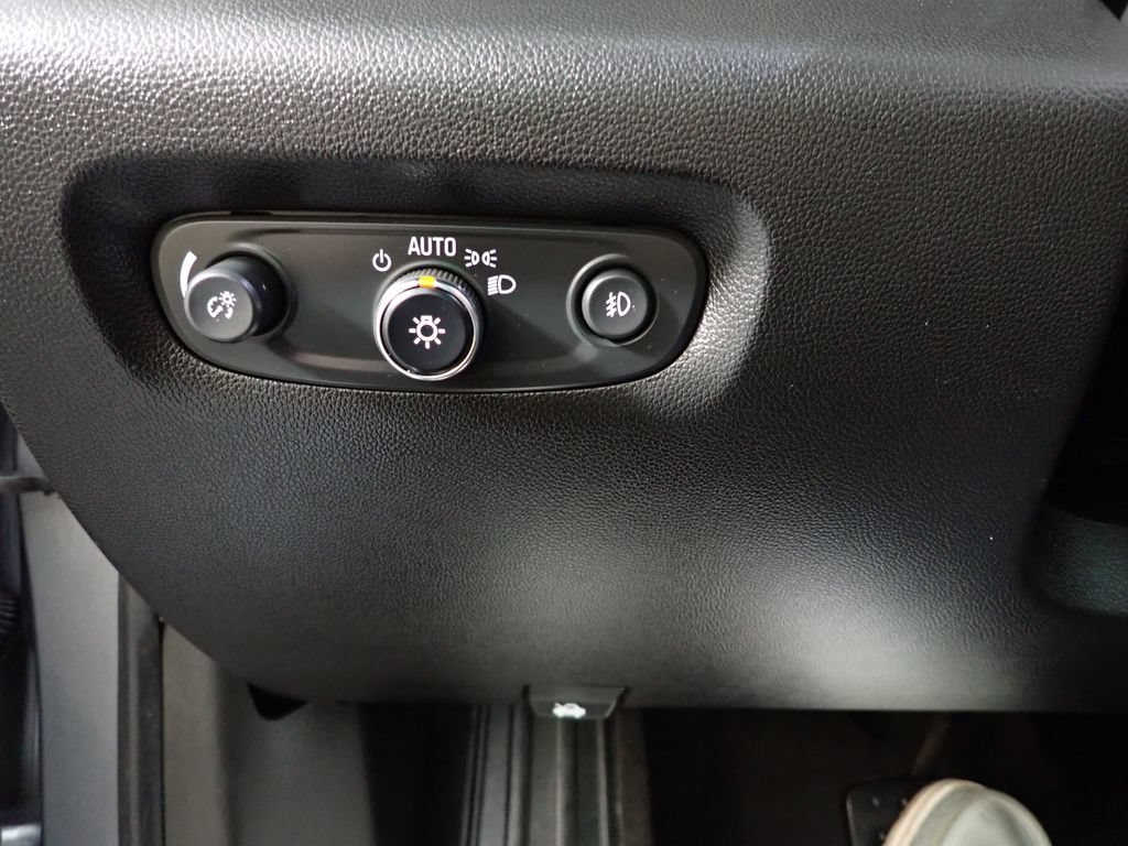 Used 2018 Chevrolet Traverse LT FWD image 24