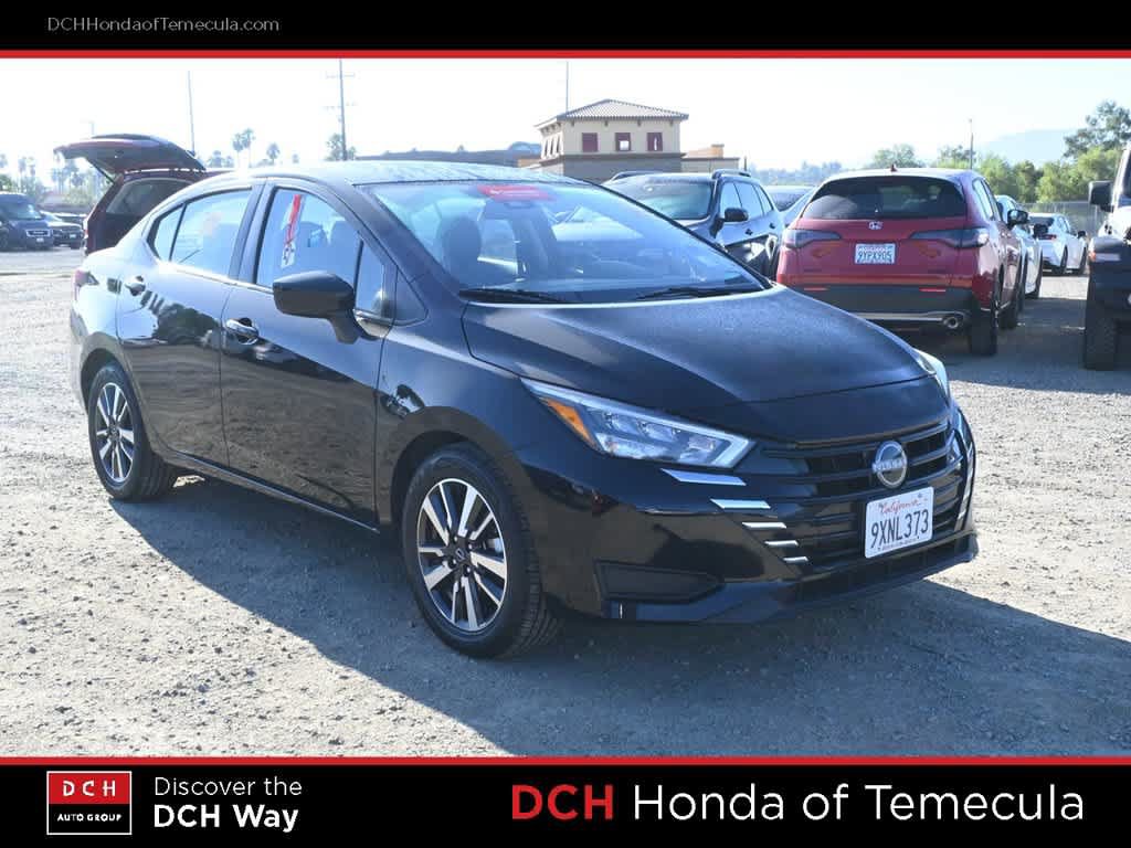 Used 2025 Nissan Versa SV FWD image 3