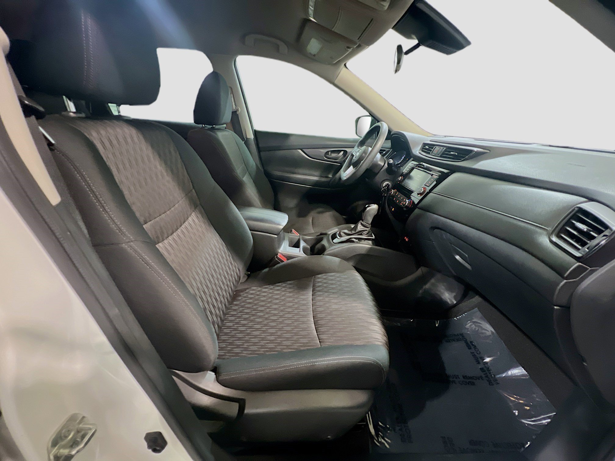Used 2020 Nissan Rogue S FWD image 20
