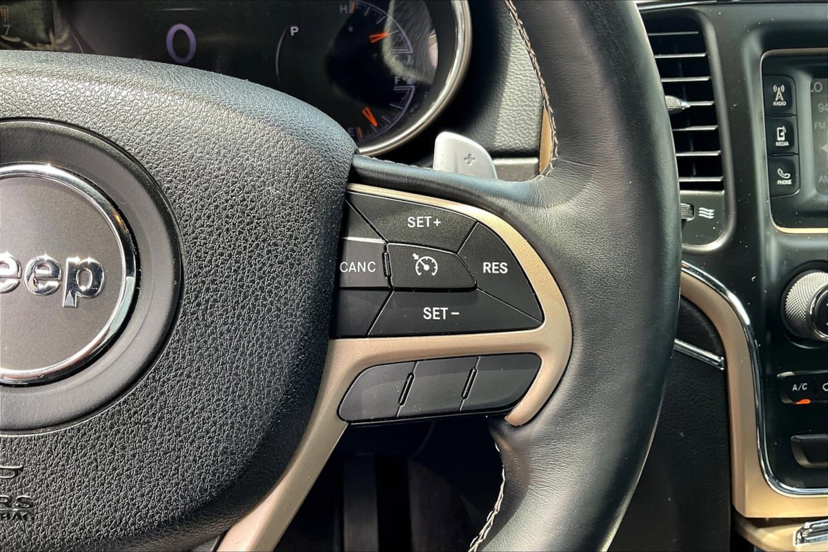 Used 2017 Jeep Grand Cherokee Limited AWD/4WD image 18