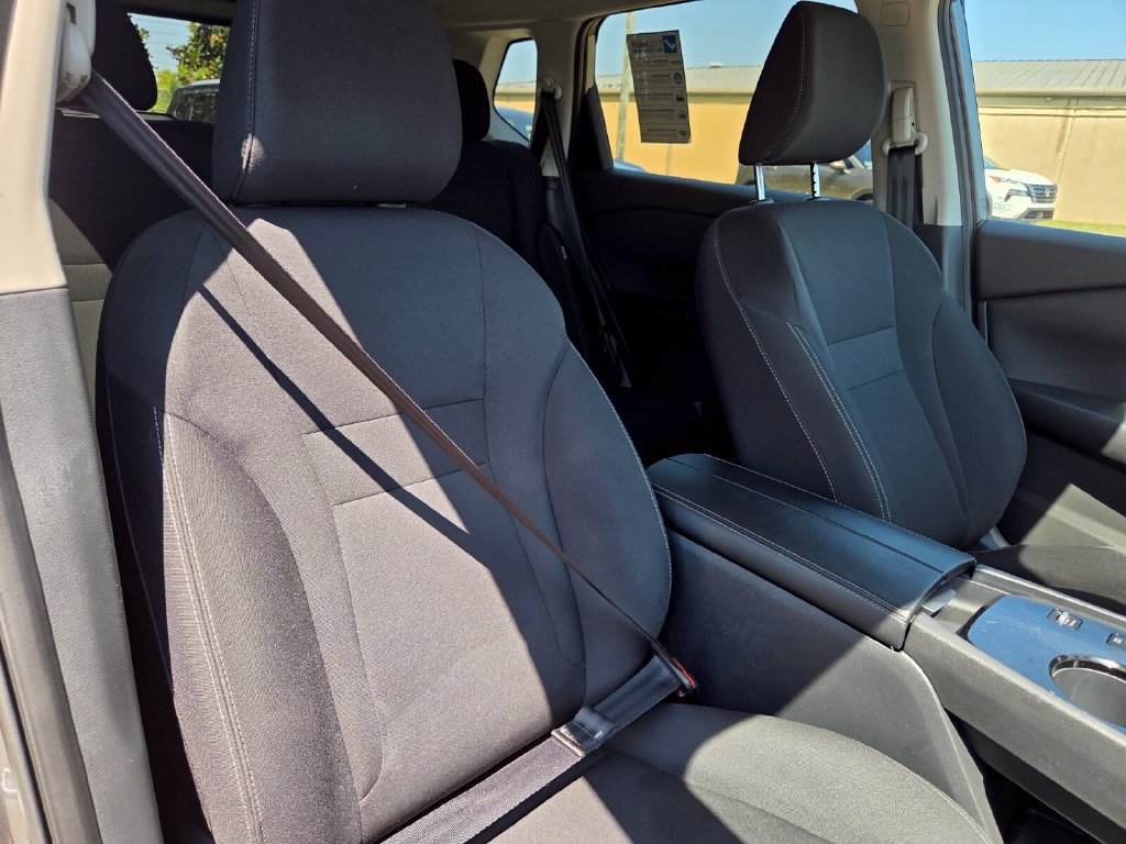 Used 2026 Nissan Rogue S FWD image 29