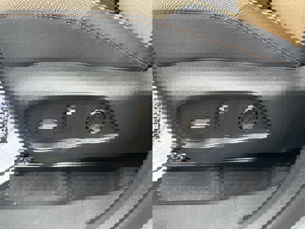 New 2025 Chevrolet Equinox ACTIV w/ Safety and Technology Package image 15