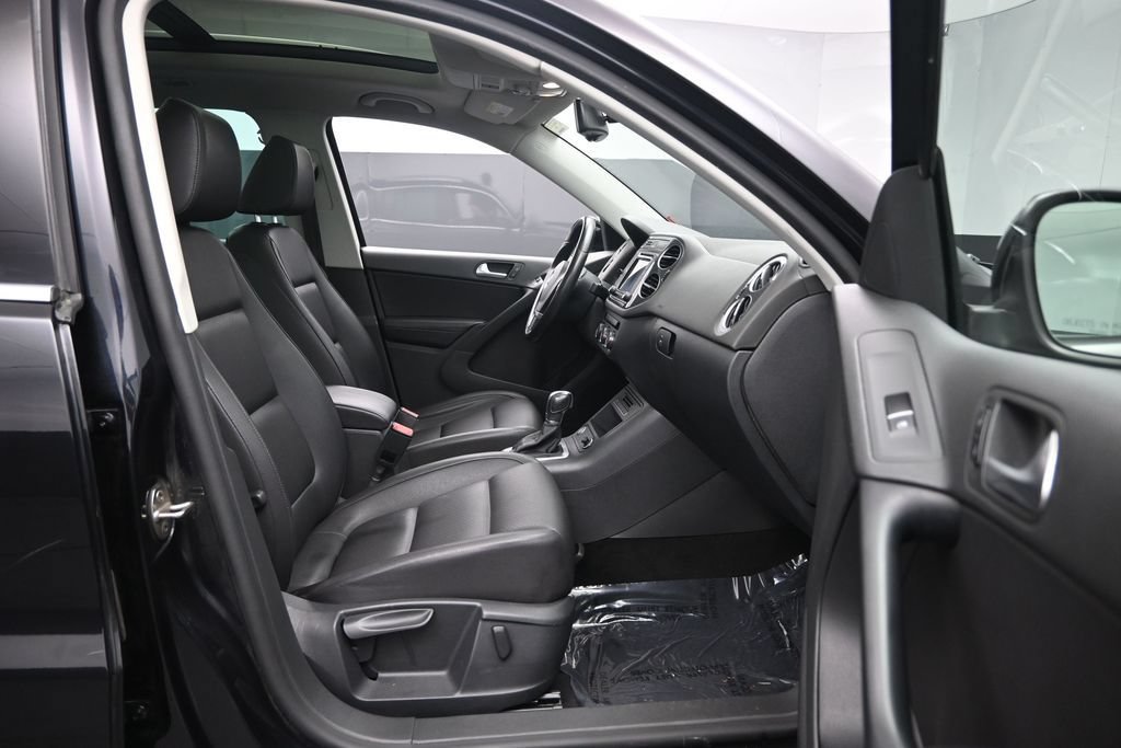Used 2017 Volkswagen Tiguan Wolfsburg Edition FWD image 29