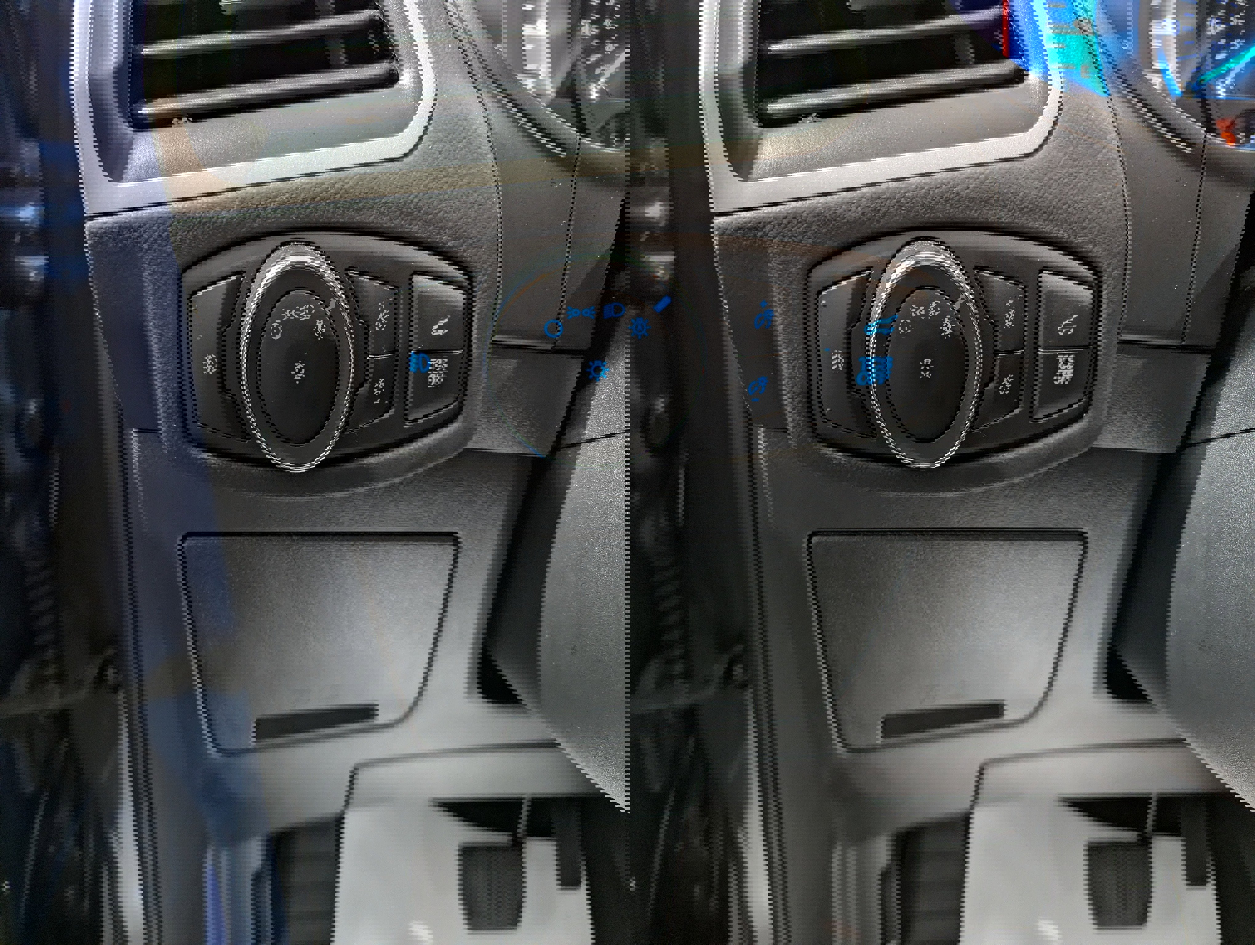 Used 2024 Ford Edge SEL w/ Convenience Package image 14