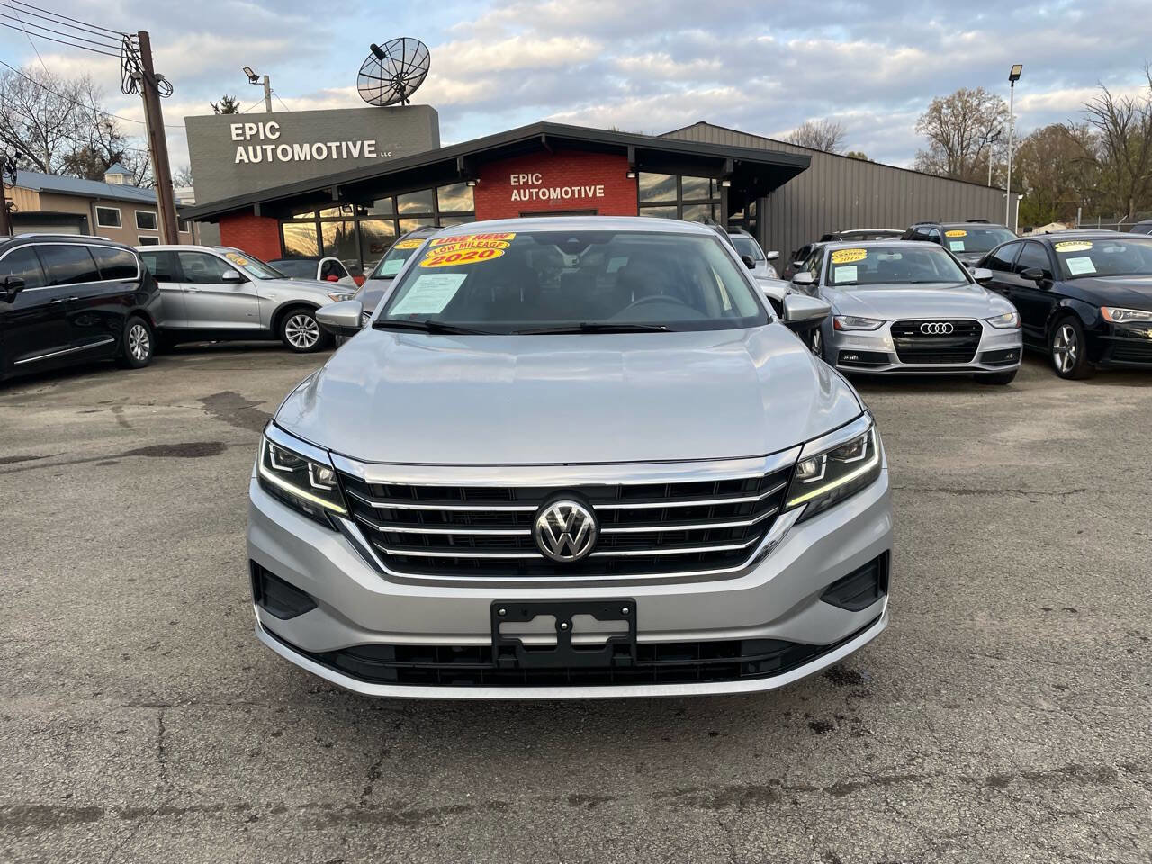 Used 2020 Volkswagen Passat 2.0T SE image 2