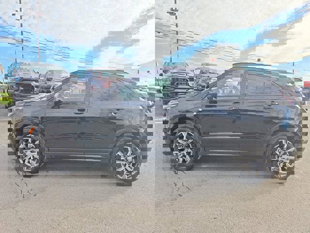 Used 2020 Cadillac XT4 Sport w/ Technology Package image 3