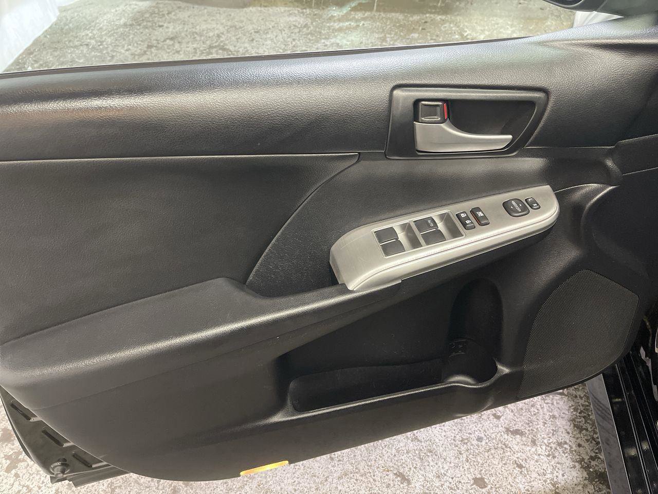 Used 2014 Toyota Camry SE FWD image 13