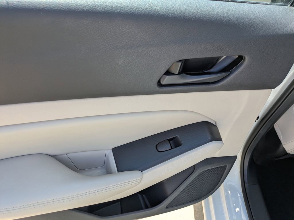 Used 2025 Nissan Altima 2.5 SV FWD image 11
