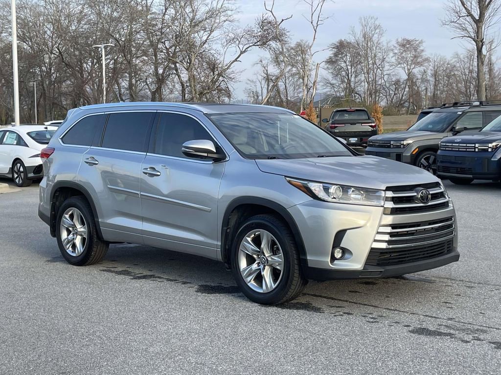 Used 2017 Toyota Highlander Limited image 1