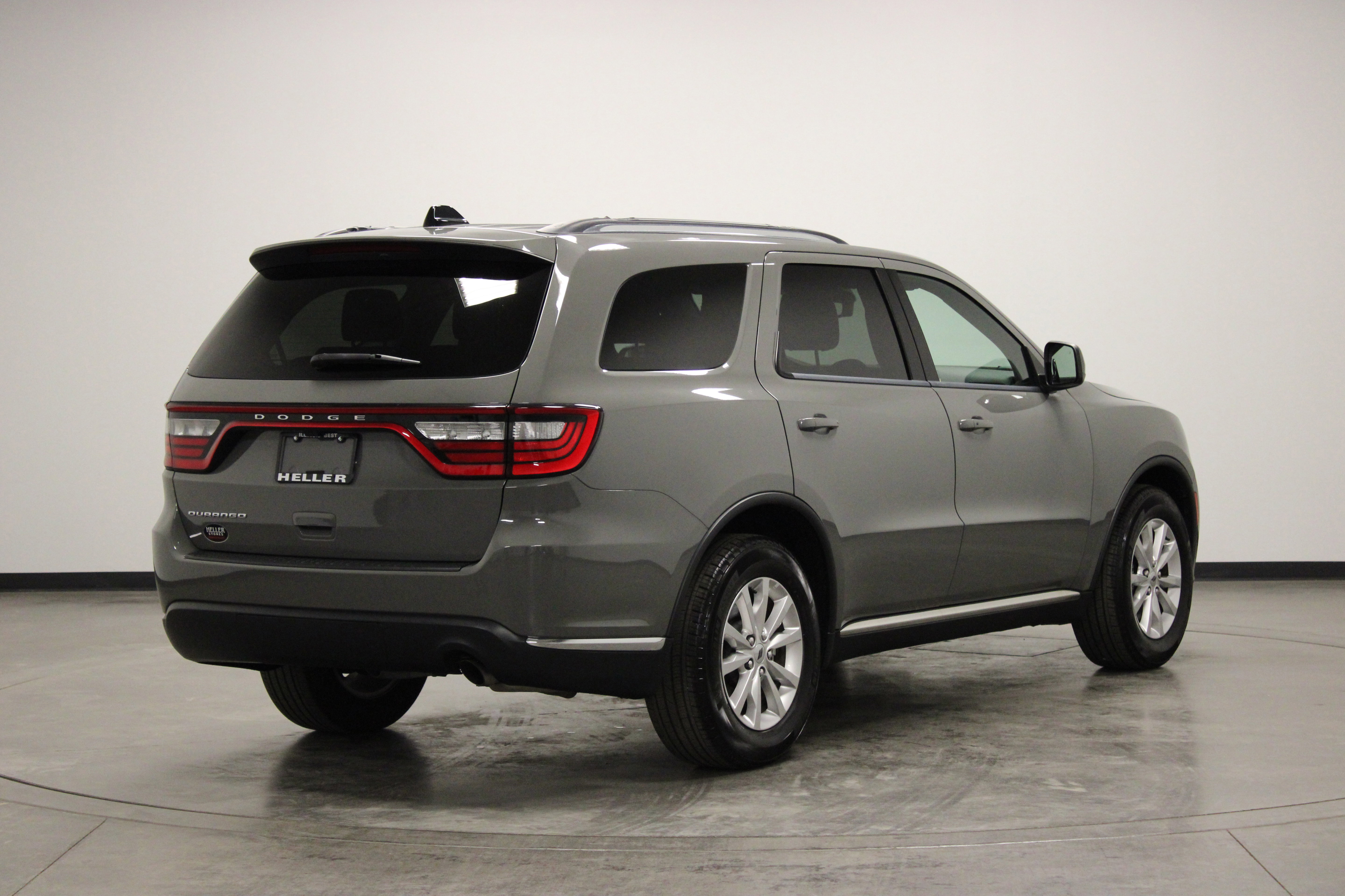 Used 2024 Dodge Durango SXT w/ 3rd Row Seating Group RWD image 8