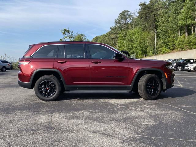 Used 2025 Jeep Grand Cherokee Laredo X w/ Luxury Tech Group I image 2