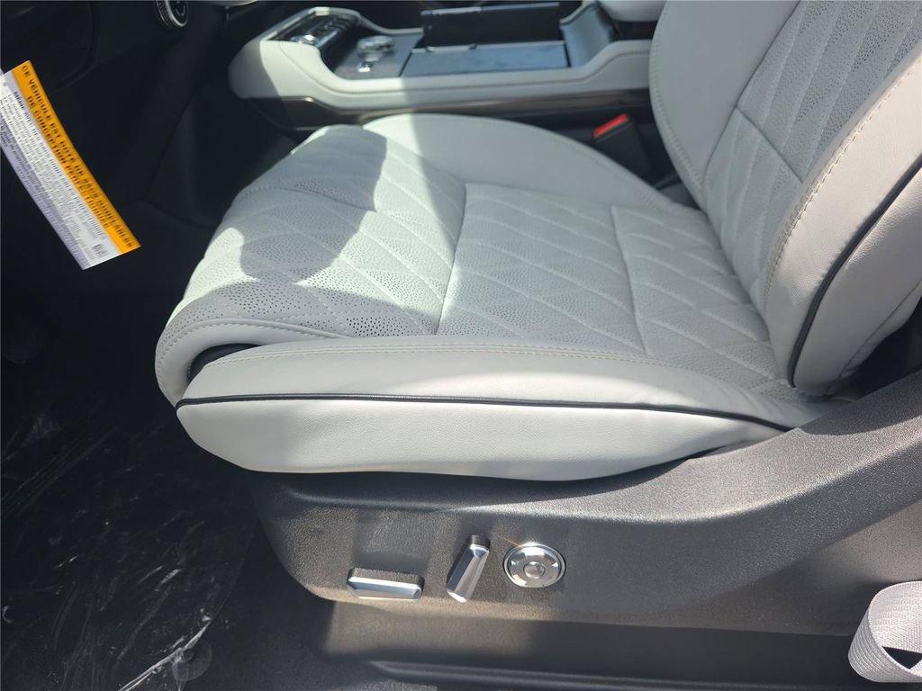 New 2027 Lincoln Navigator L Black Label RWD image 17