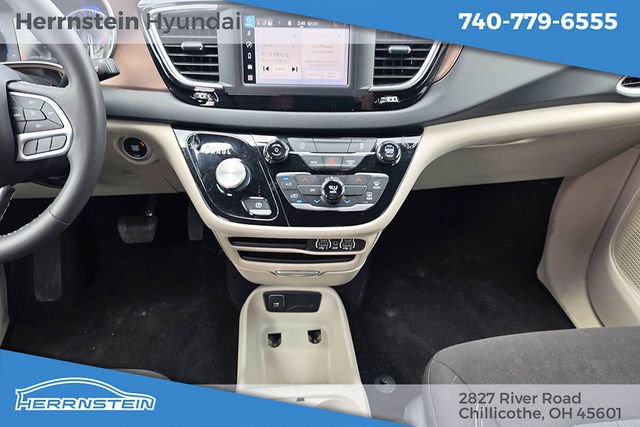 Used 2023 Chrysler Voyager LX FWD image 13