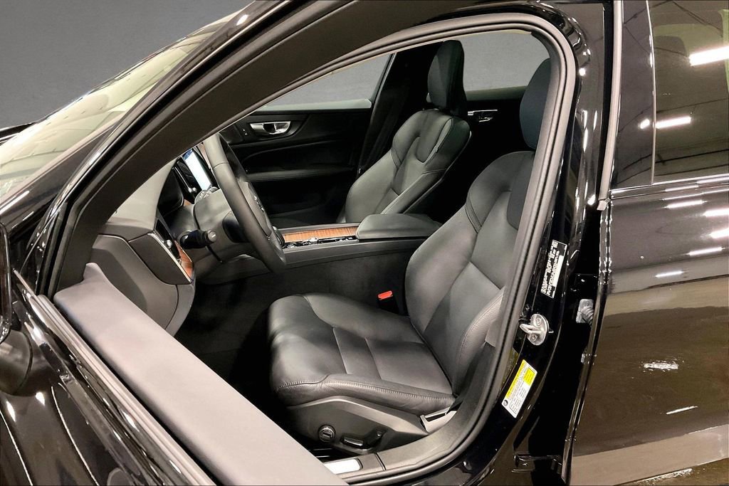 Certified 2024 Volvo V60 B5 Cross Country Plus AWD/4WD image 21