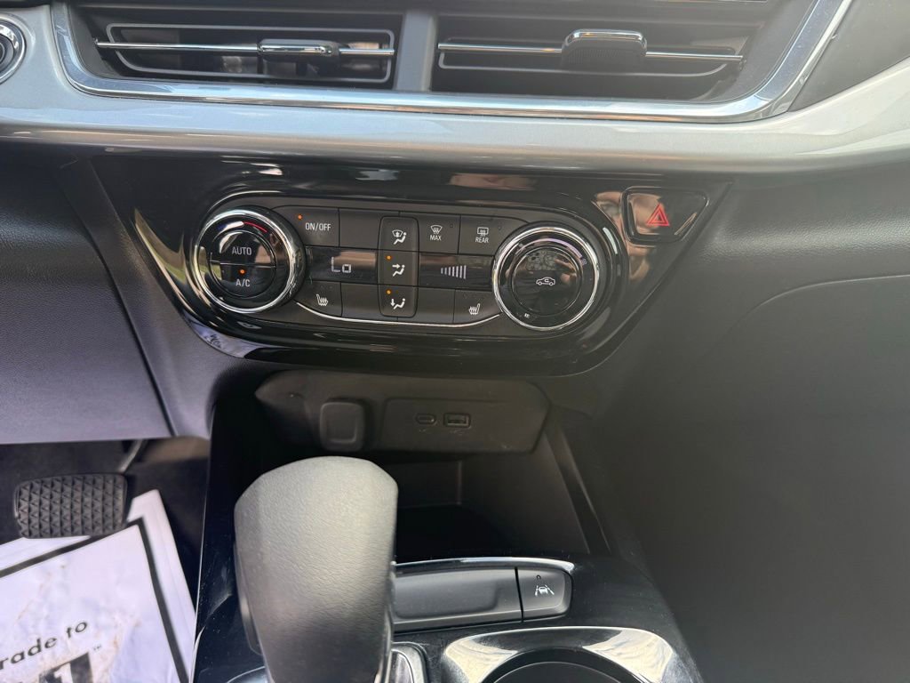 Used 2025 Chevrolet Trax LT w/ LT Convenience Package image 37