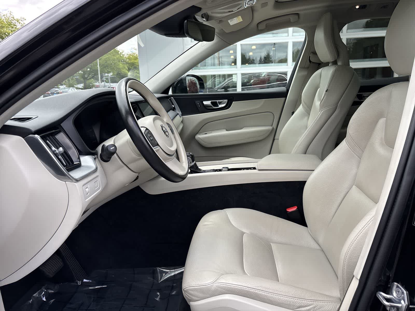 Used 2018 Volvo XC60 T5 Momentum w/ Convenience Package AWD/4WD image 7