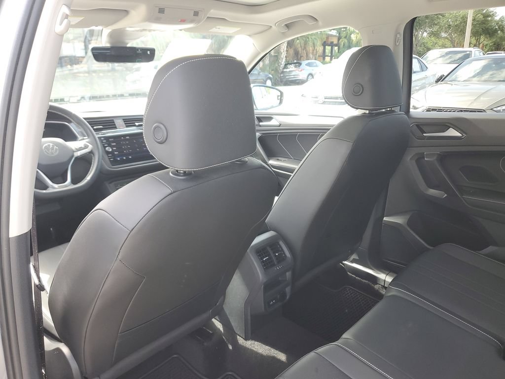 Certified 2023 Volkswagen Tiguan SE w/ Panoramic Sunroof Package AWD/4WD image 17