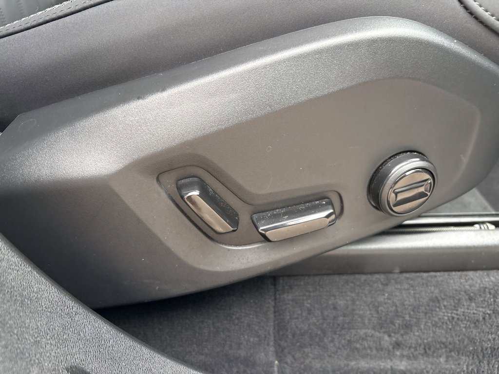 Certified 2025 Volvo XC90 B6 Plus image 41