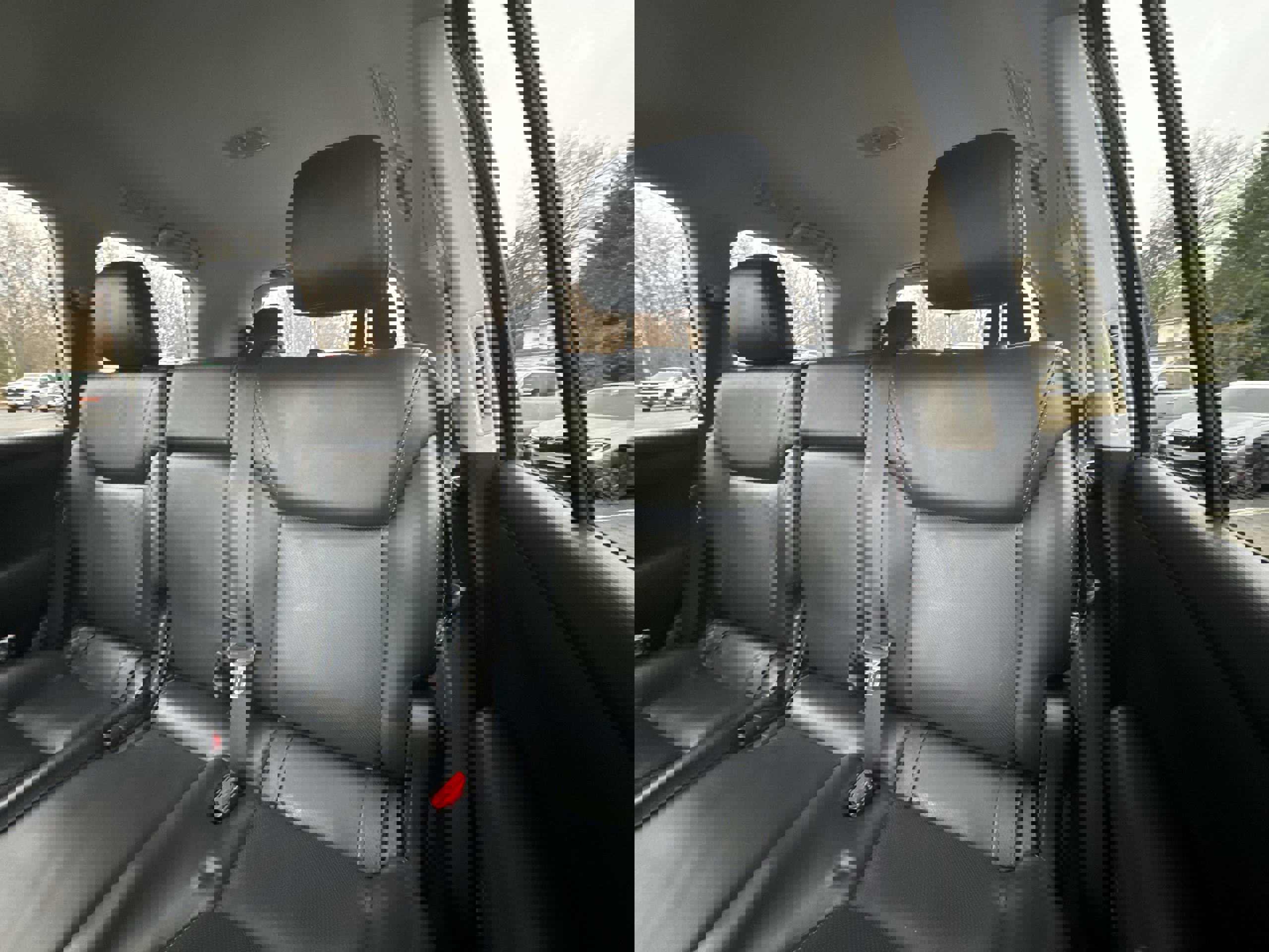 Used 2015 Lexus LX 570 4WD w/ Luxury Package image 26