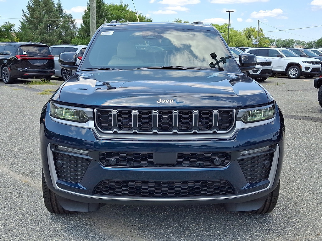 New 2026 Jeep Grand Cherokee L Limited w/ Luxury Tech Group II AWD/4WD image 2