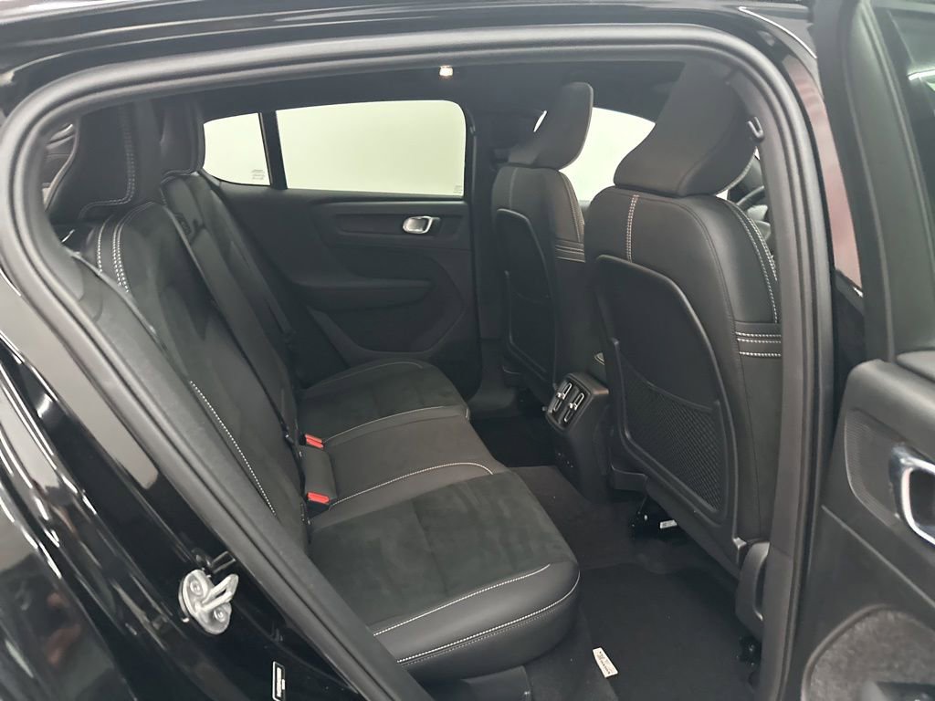 Used 2022 Volvo C40 P8 Recharge Ultimate AWD/4WD image 21