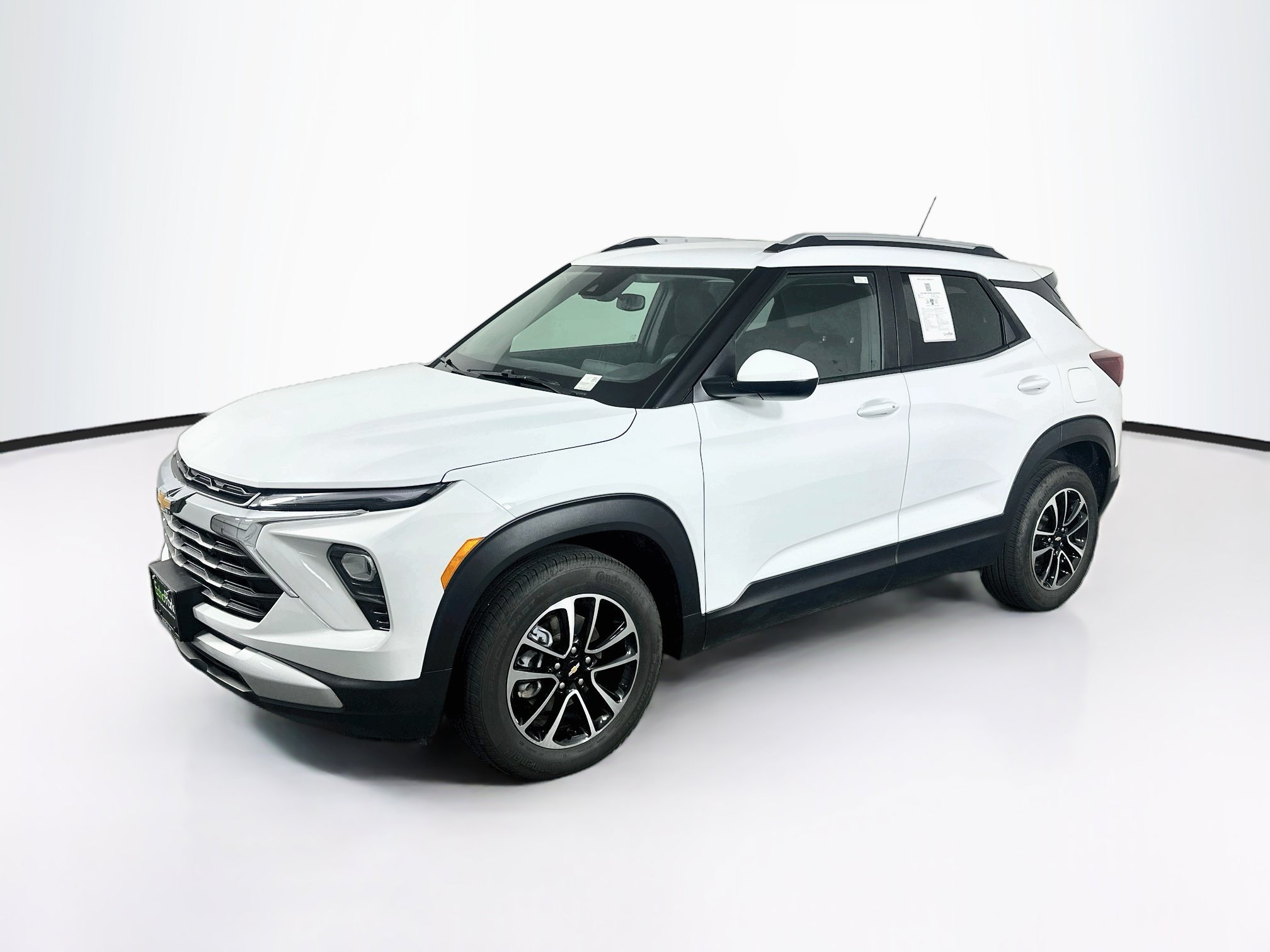 Used 2025 Chevrolet TrailBlazer LT FWD image 3