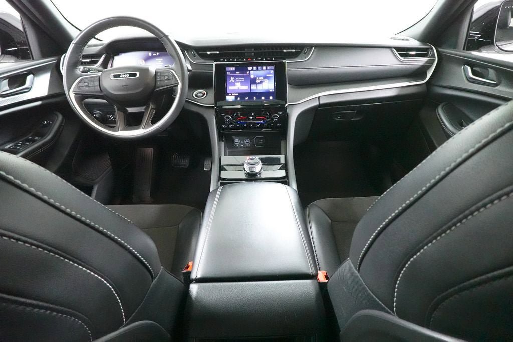 Used 2023 Jeep Grand Cherokee Altitude AWD/4WD image 10