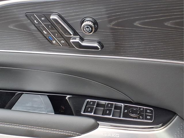 Used 2025 Cadillac Lyriq Luxury w/ LPO, Floor Liner Package AWD/4WD image 19