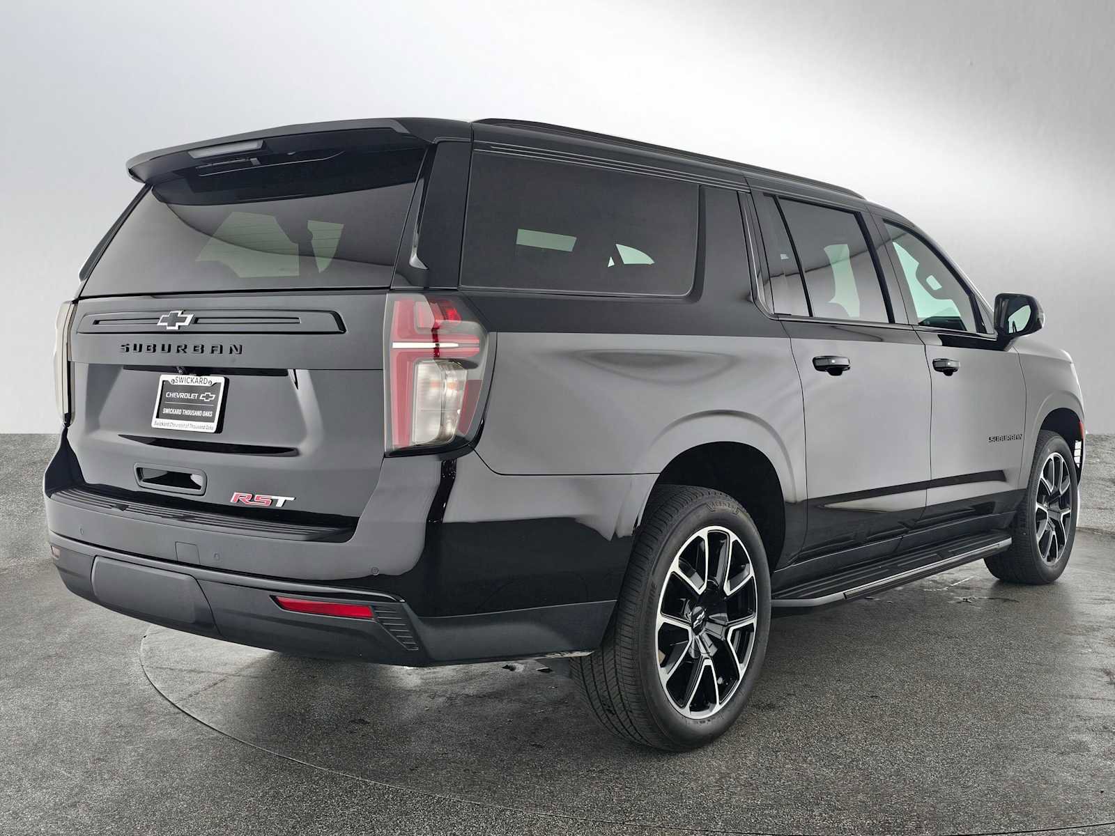 Used 2024 Chevrolet Suburban RST w/ Luxury Package image 3