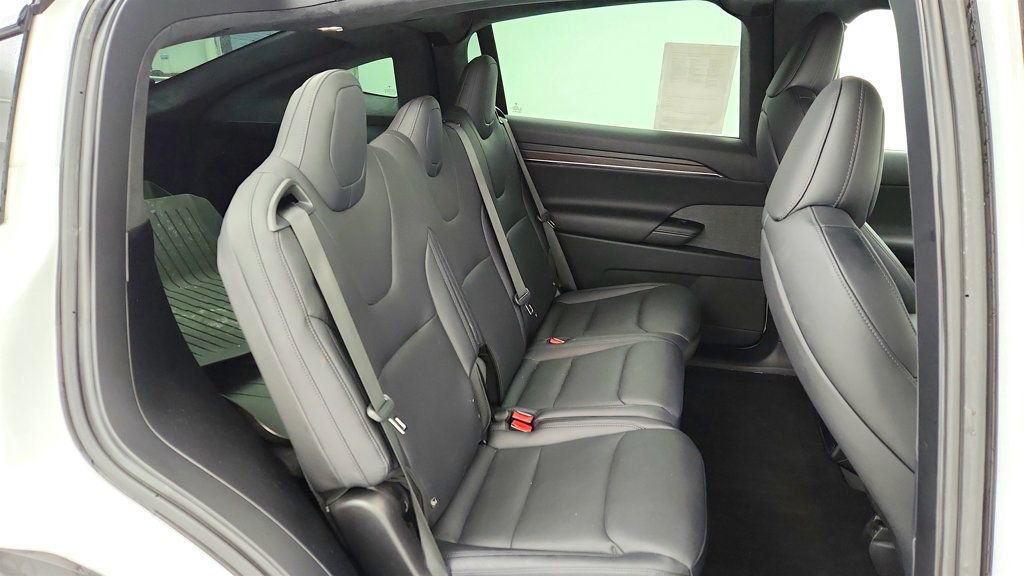 Used 2024 Tesla Model X image 29