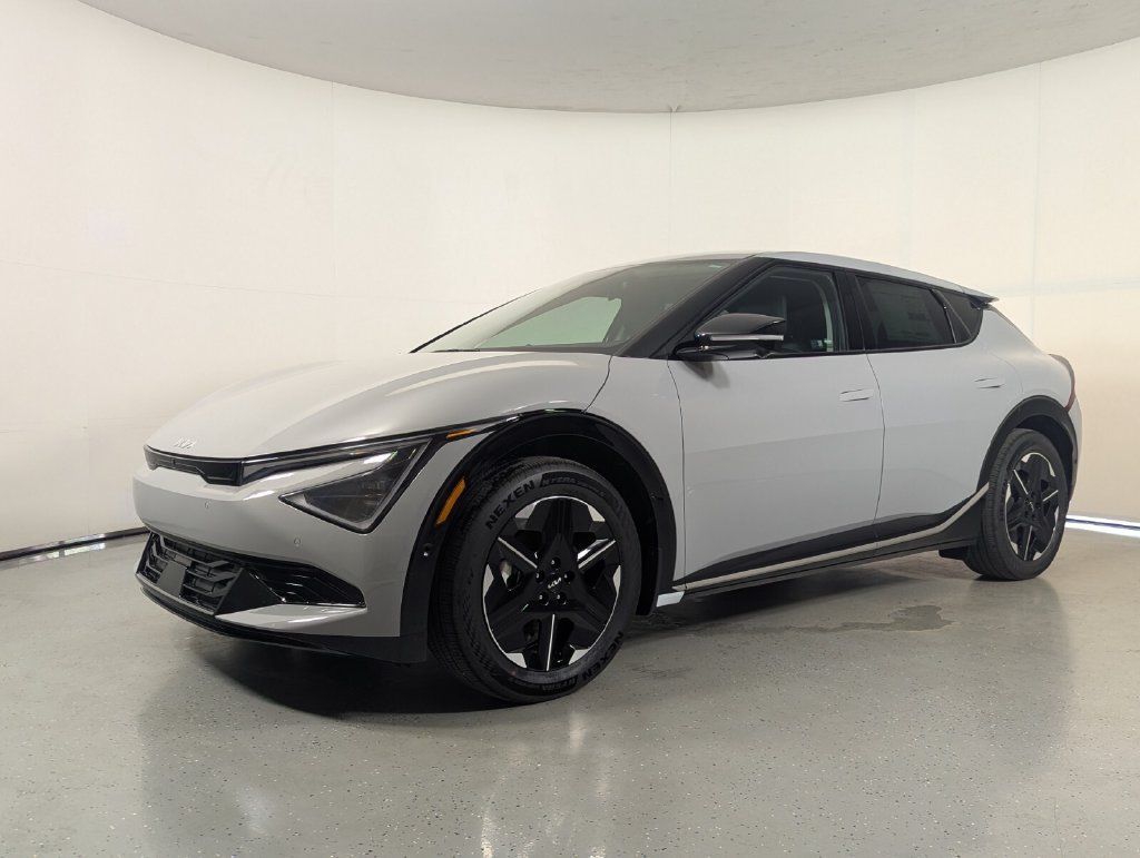 New 2026 Kia EV6 Wind RWD image 3
