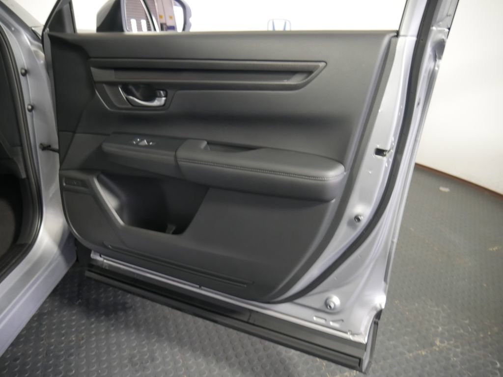 Used 2023 Honda CR-V LX image 6