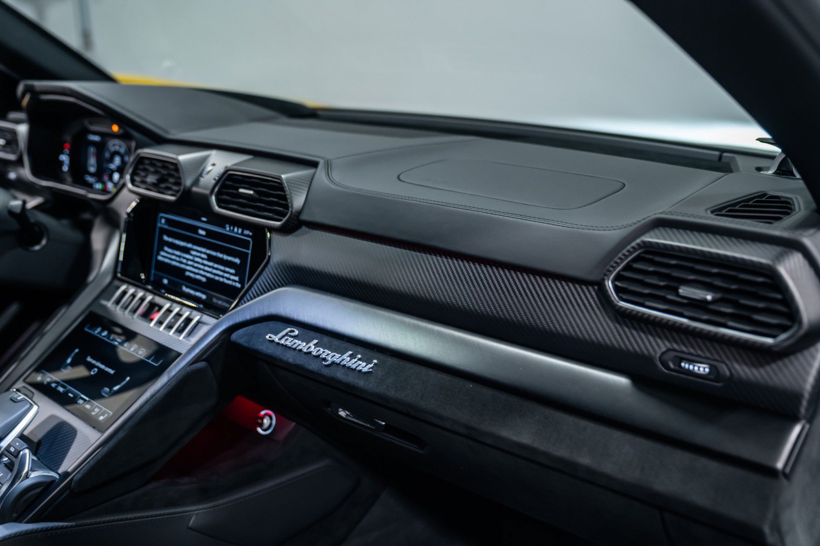 Used 2024 Lamborghini Urus Performante AWD/4WD image 19