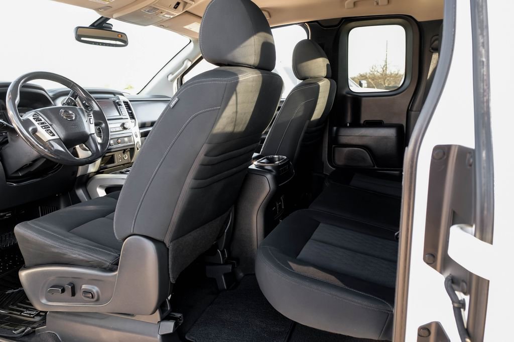 Used 2017 Nissan Titan SV image 34