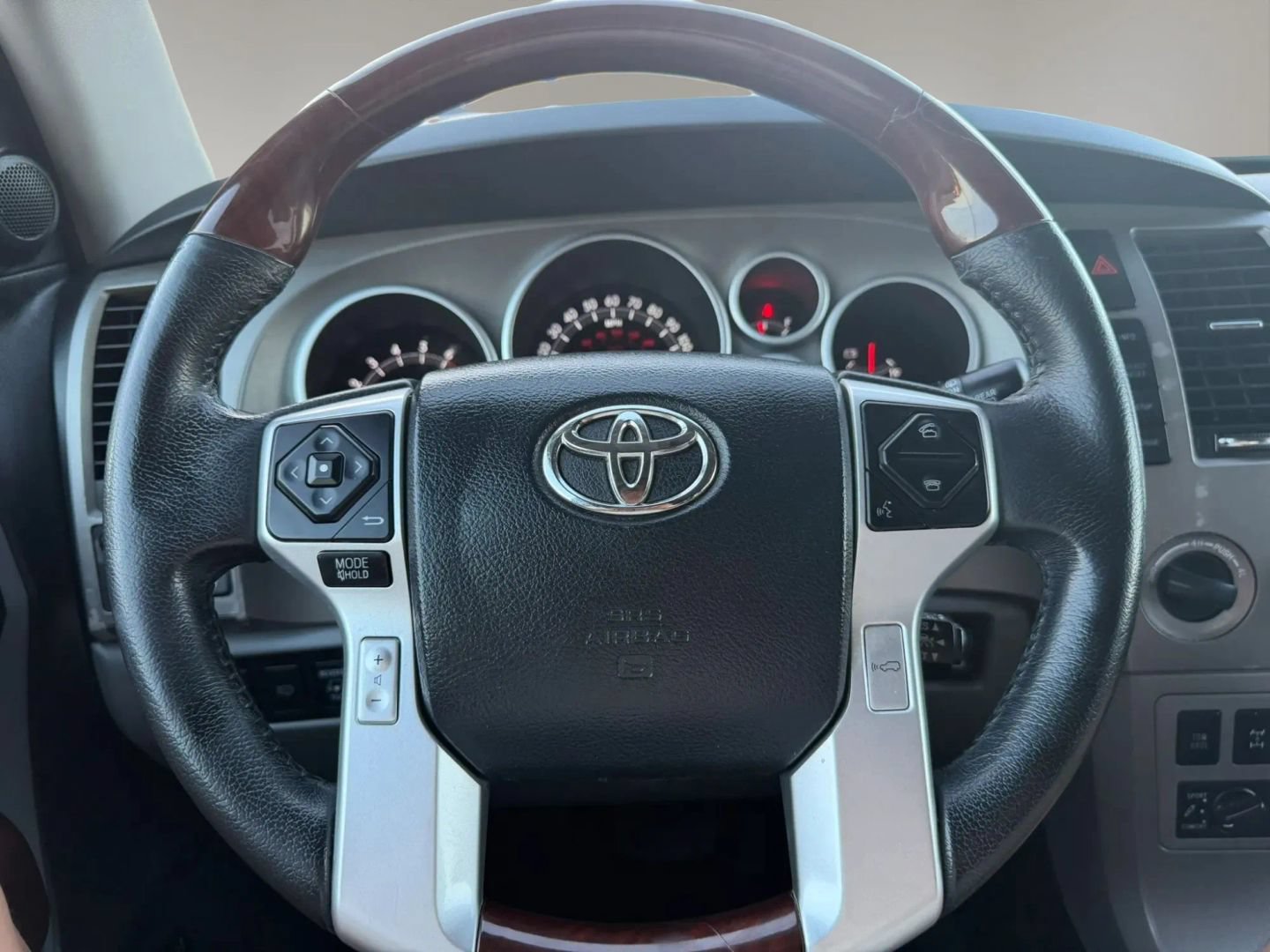Used 2016 Toyota Sequoia Platinum AWD/4WD image 26
