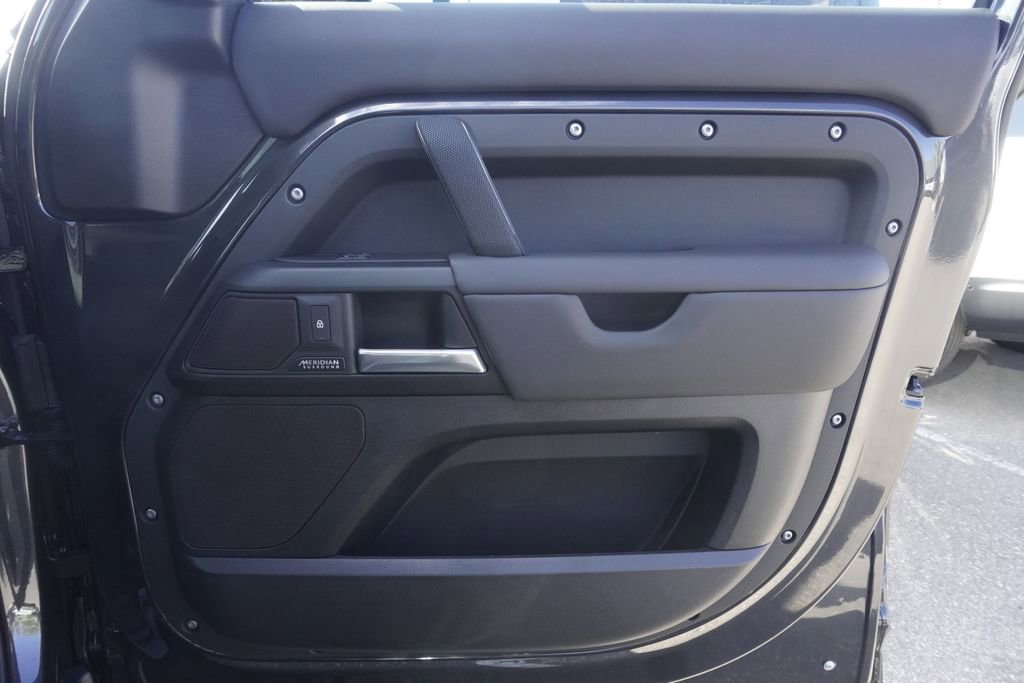 New 2025 Land Rover Defender 110 V8 image 21
